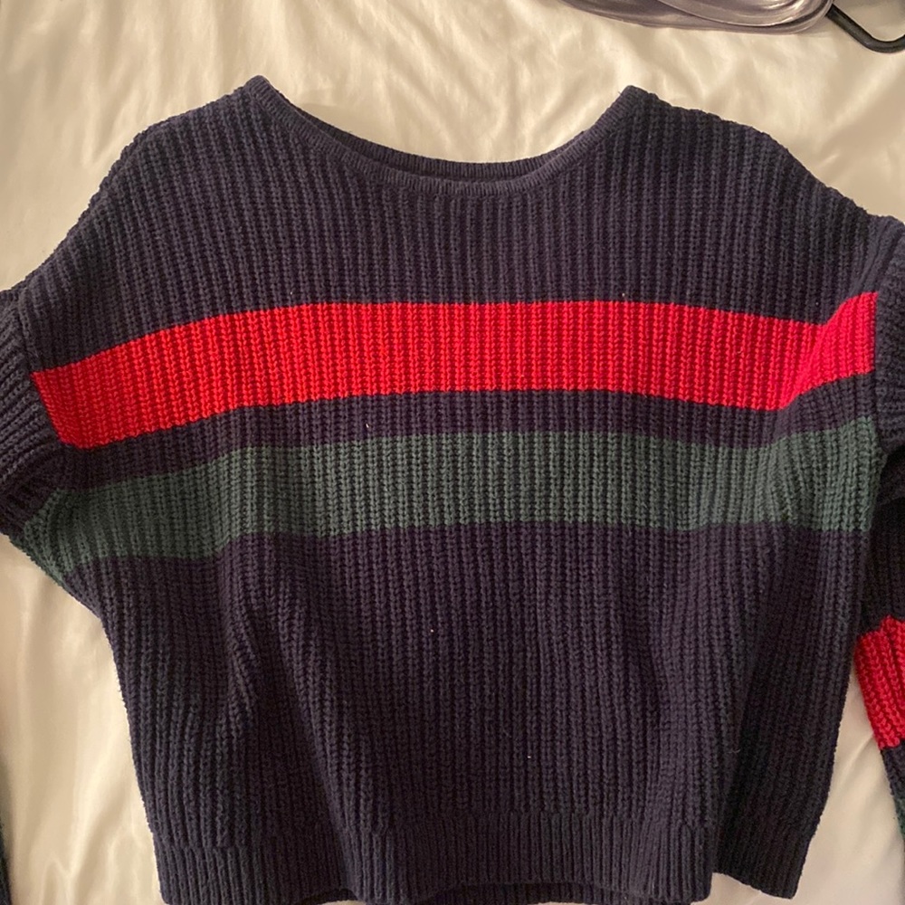 Great sweater, looks great with jeans